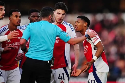 الدوري الإنجليزي.. أرسنال يستأنف ضد عقوبة طرد لاعبه لويس سكيلي